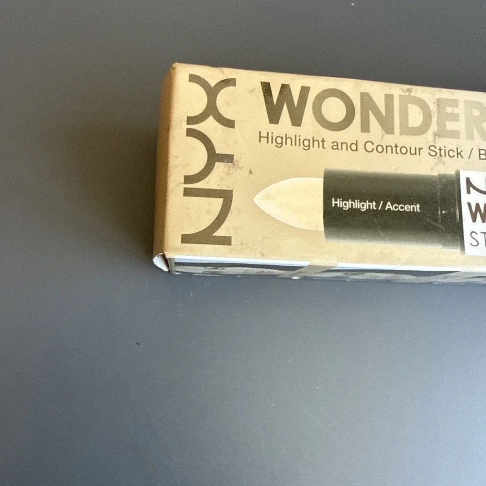 Wonder Stick, Highlight & Contour - Light/Medium # WS01. New With Box